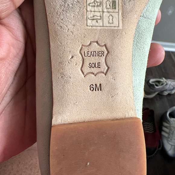 Tory Burch soft green  flats with embellished gray bow size 6M - Picture 6 of 6